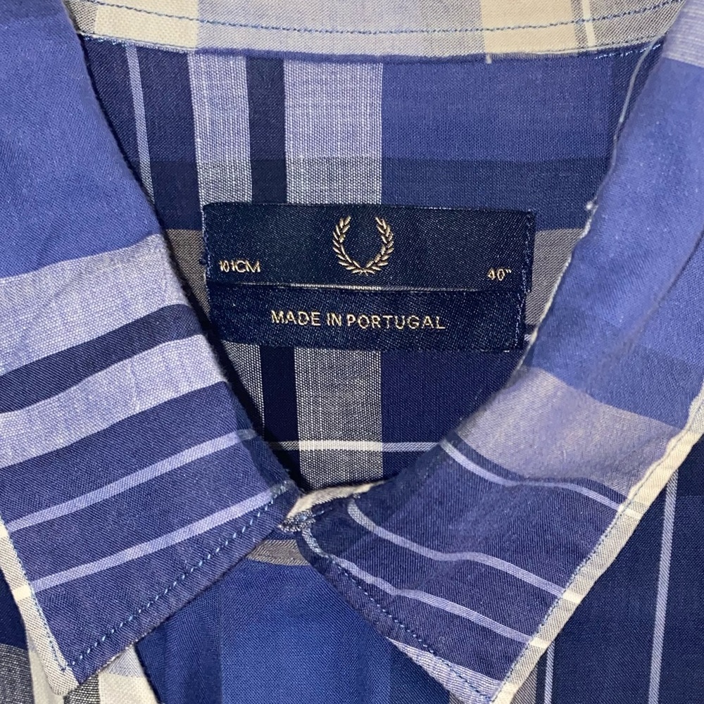 Fred Perry Button Up - Picture 2 of 3